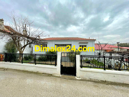 Къща с голям двор 950 кв.м в Ксилагани област Родопи.