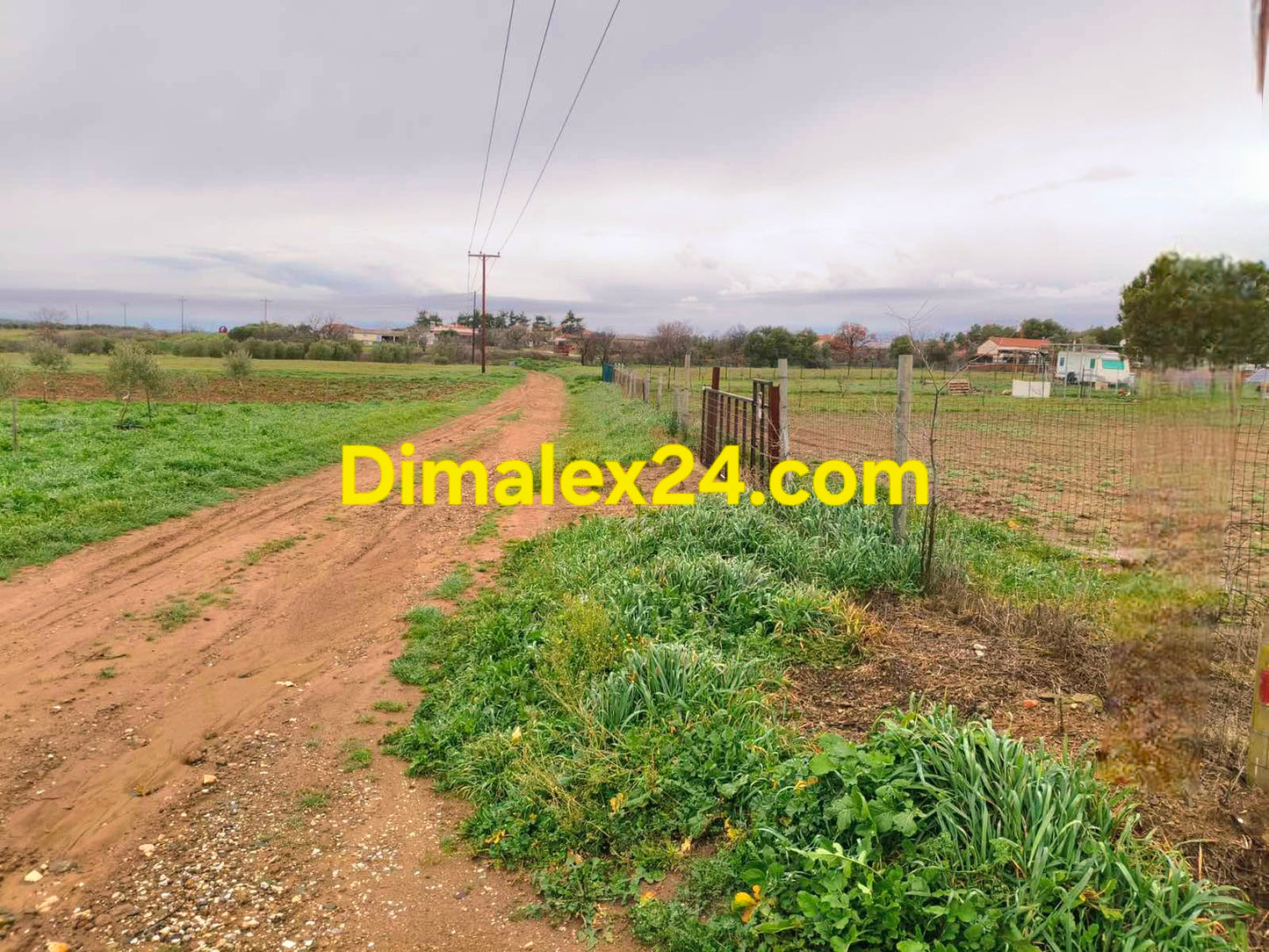 Парцел за къща или вила в Ксилагани, Северна Гърция, област Родопи на 6 км от морето с площ от 1000 кв.м. 