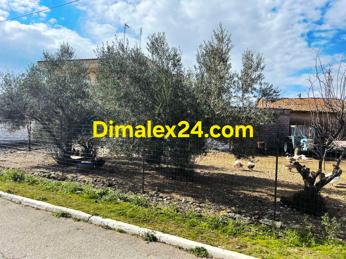 Парцел с право на застрояване 215 кв.м Ксилагани.