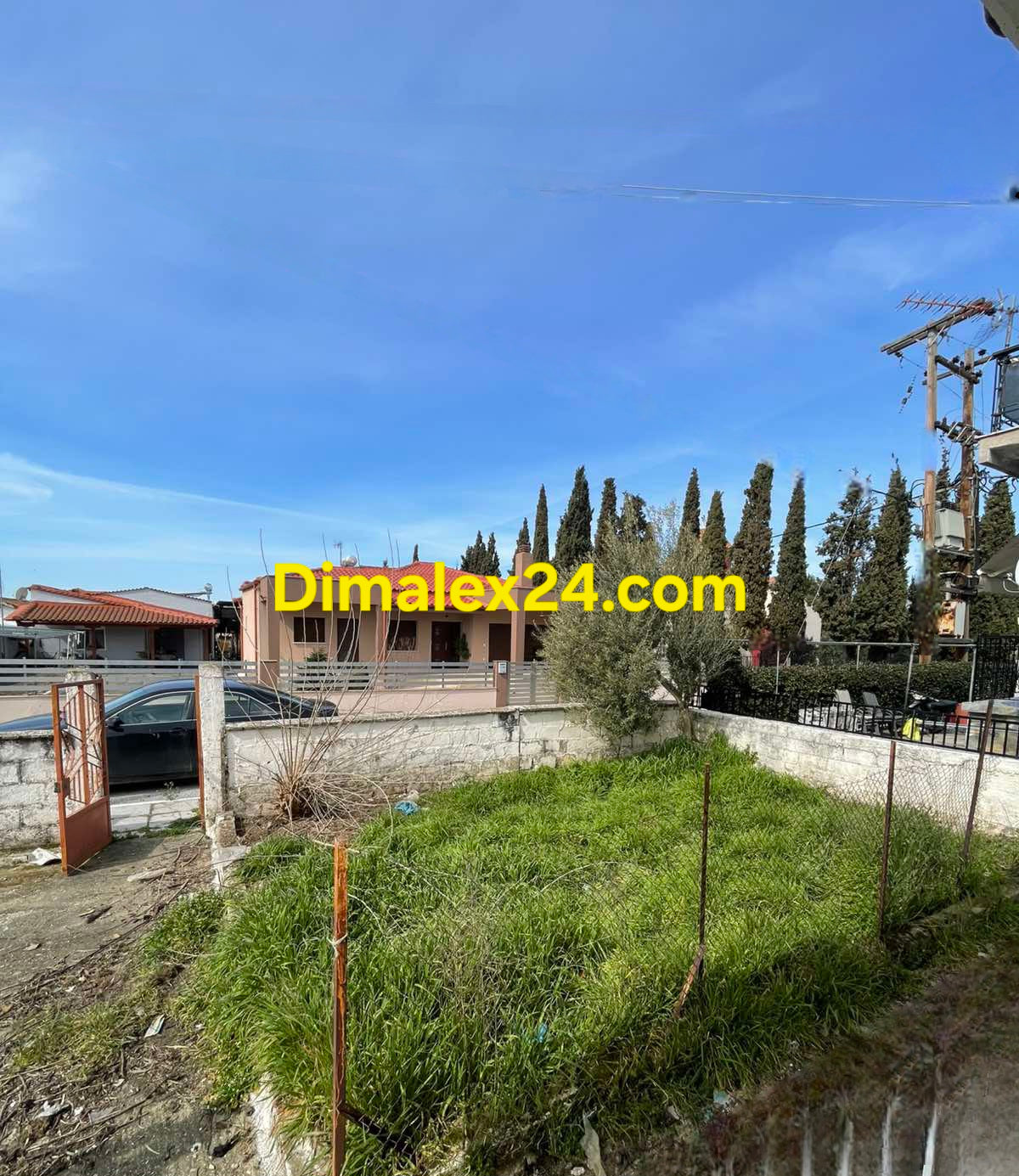 Къща с двор и стопански постройки Северна Гърция.