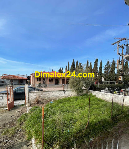 Къща с двор и стопански постройки Северна Гърция.