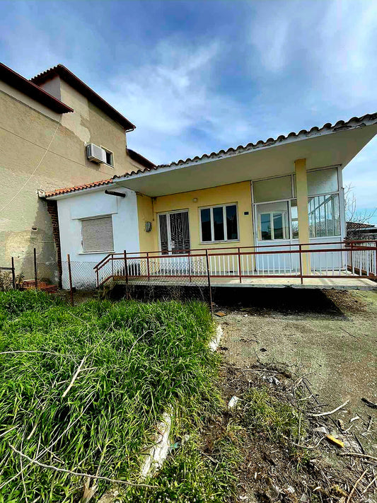 Къща за продажба в Айгерос Северна Гърция двор 500 кв.м.