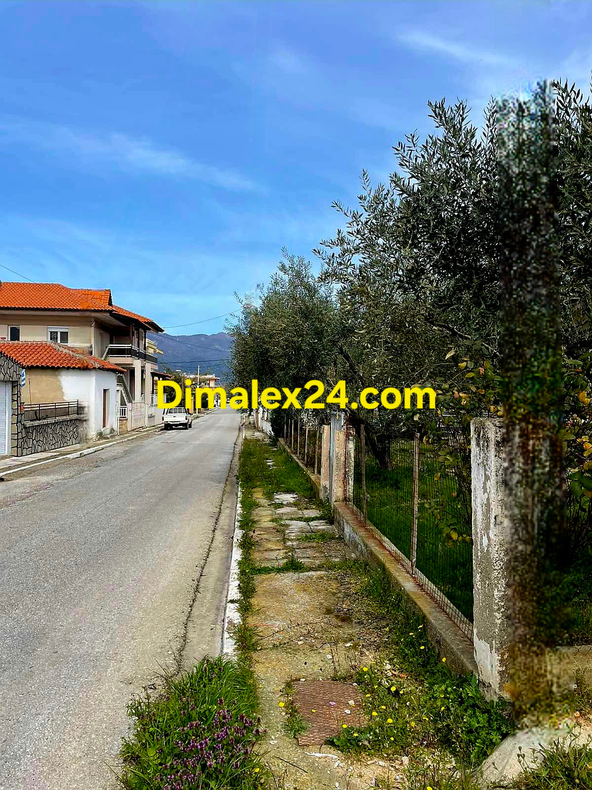Имот с лице на път и добра локация Гърция.