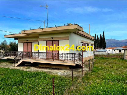 Ъглов имот в Северна Гърция лице на две улици.