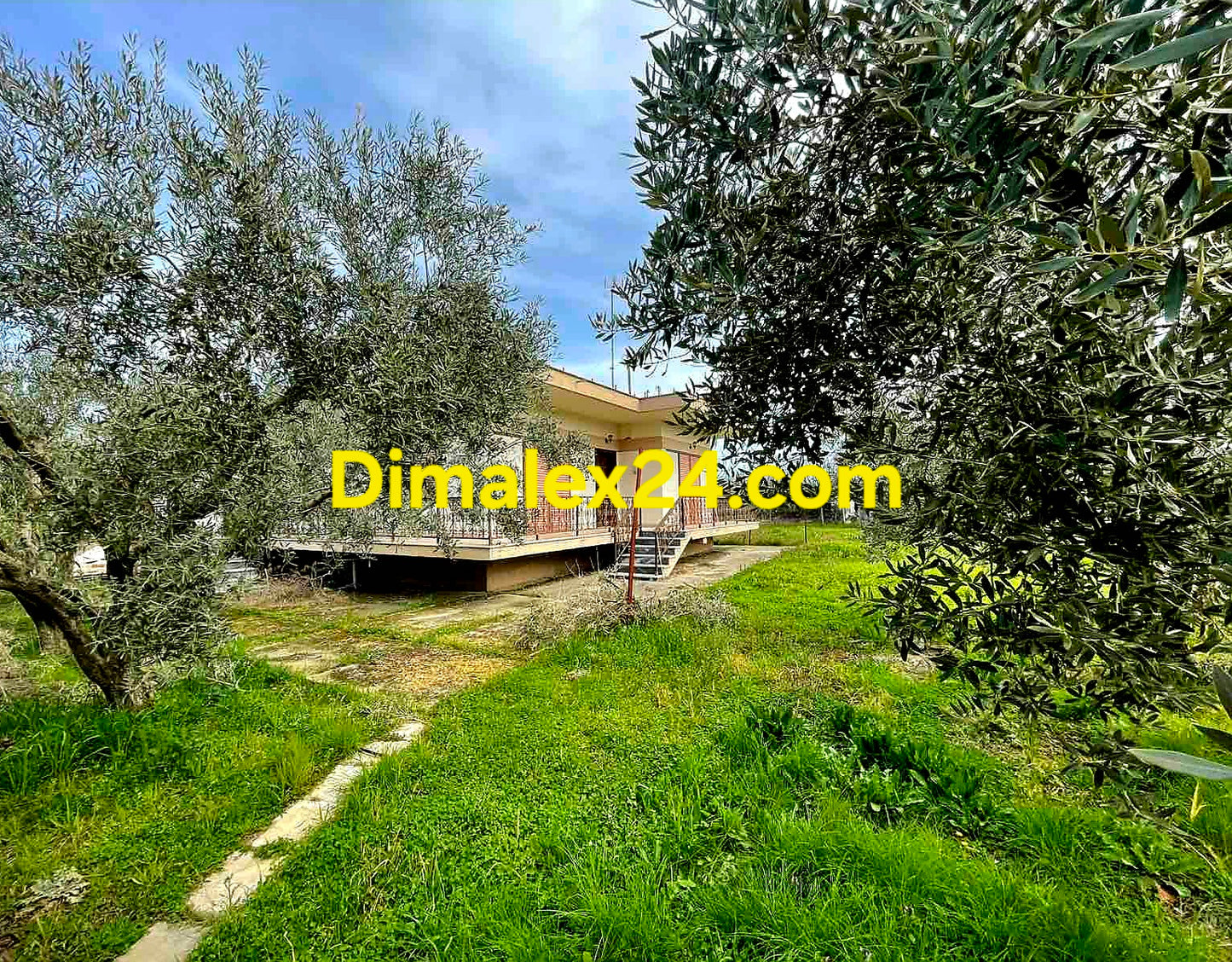 Имот в Гърция с възможност за втори етаж.