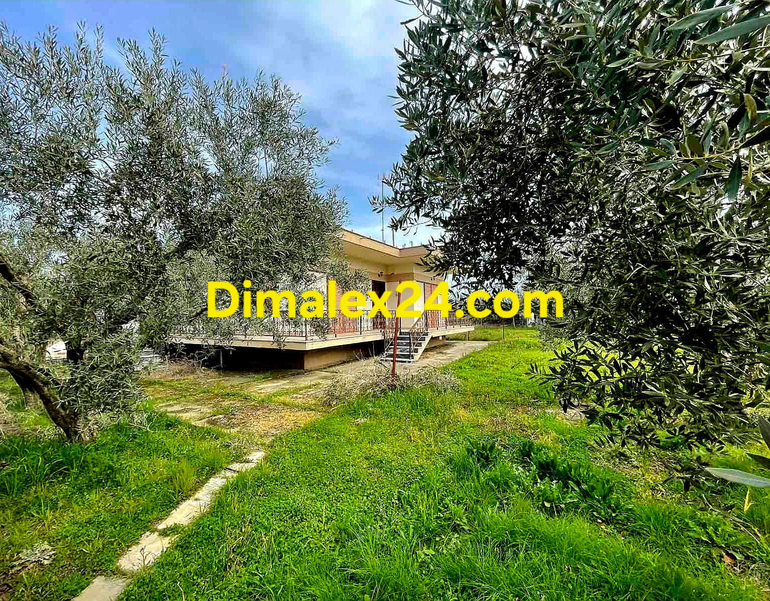 Имот в Гърция с възможност за втори етаж.