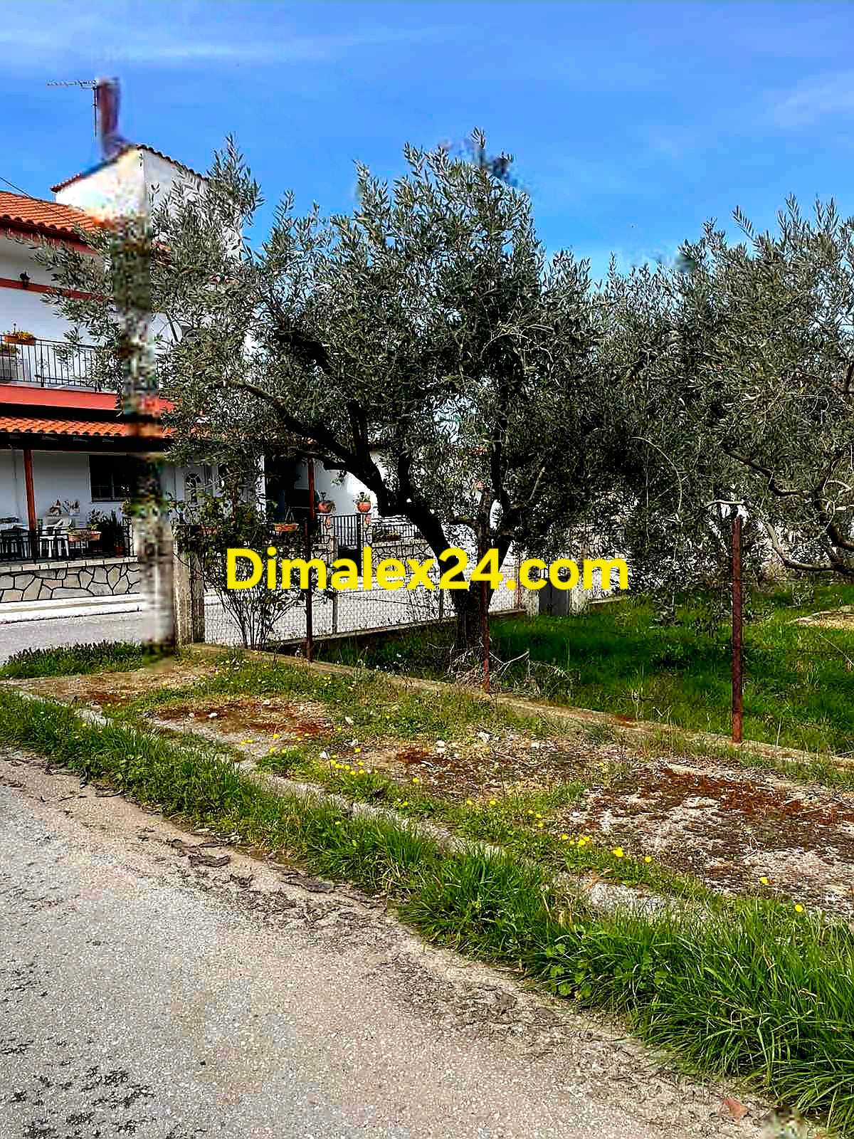 Ъглова къща за продажба в Гърция близо до България.