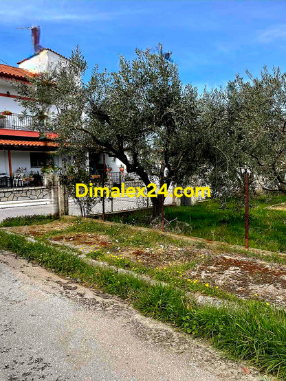 Ъглова къща за продажба в Гърция близо до България.