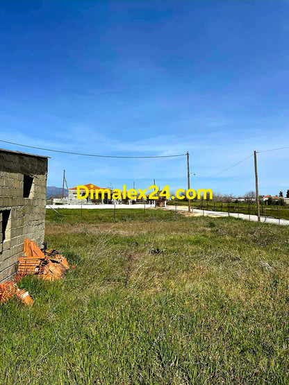 Имот с потенциал за развитие и строителство.