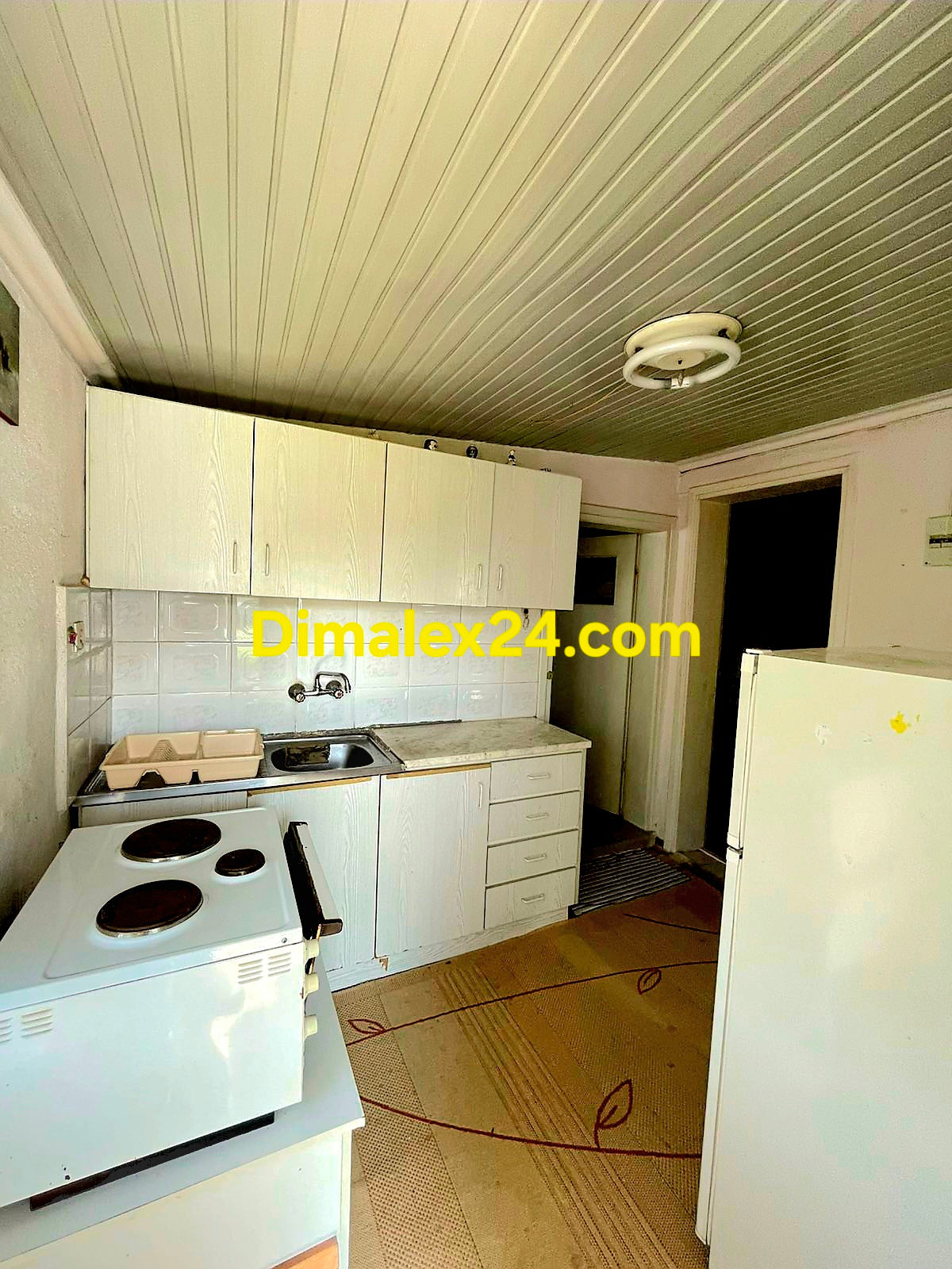 Имот с потенциал за развитие и строителство.