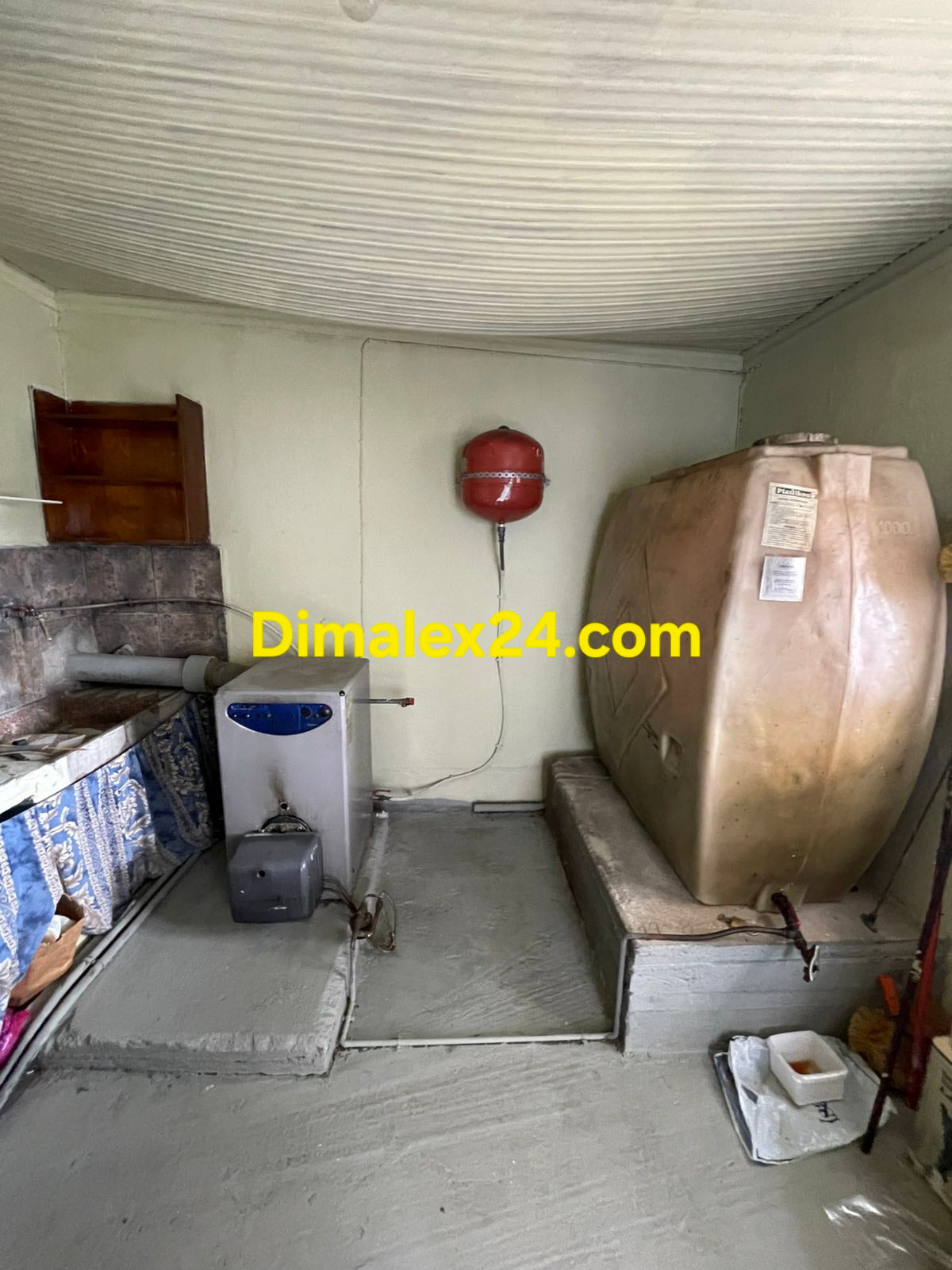 Помещение с отоплителни системи на имот в Гърция.