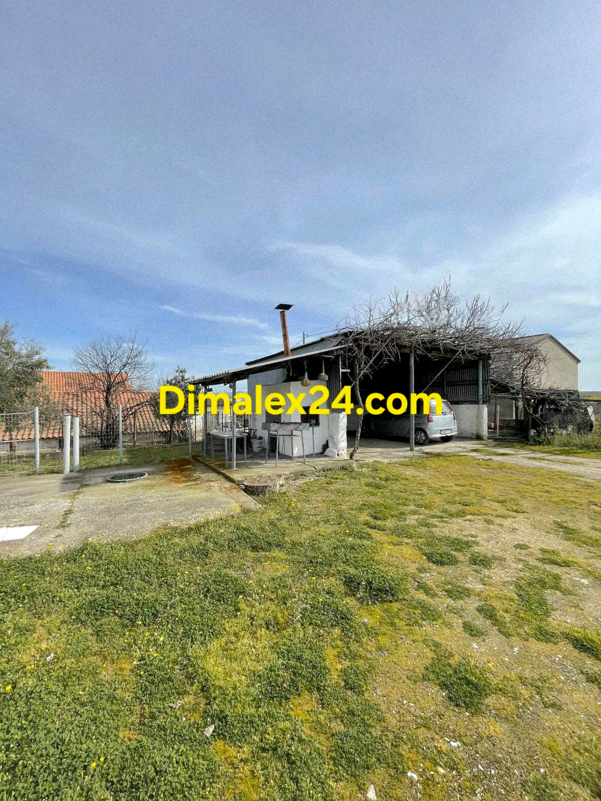 BBQ зона на имот в Парадими, Гърция.