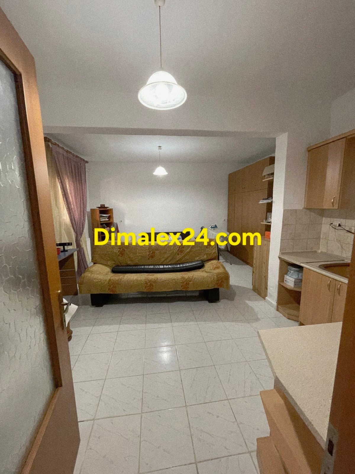 Просторен хол в имот Северна Гърция.