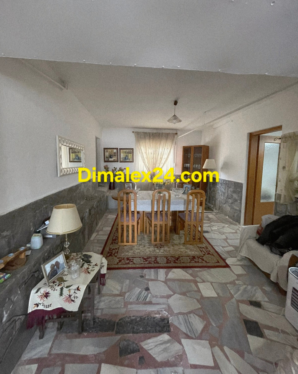 Трапезария на имот в Парадими,Гърция.