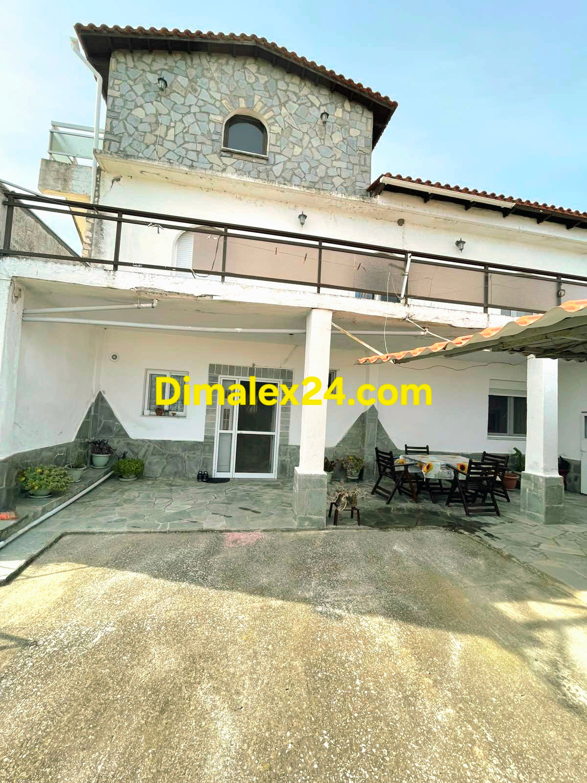 Къща в Парадими Гърция на 16 км от морето.