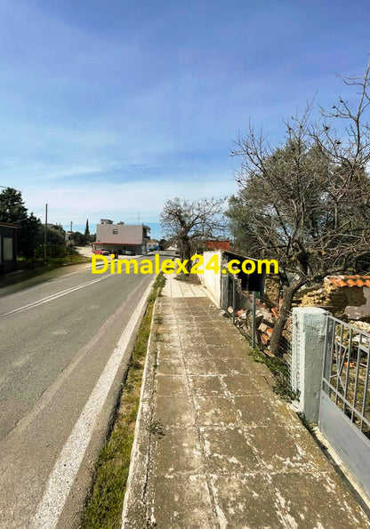 Имот близо до Комотини Северна Гърция на асфалтов път.

