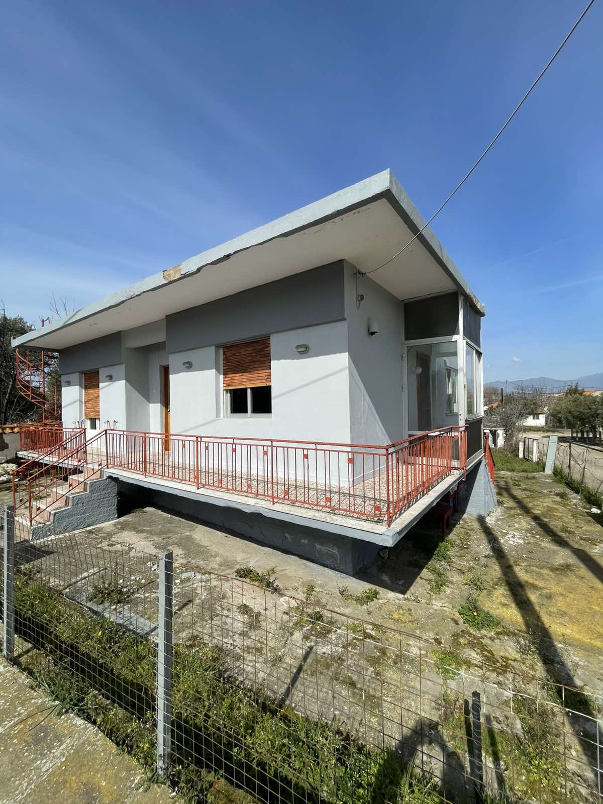 Ъглов имот на две улици Пагурия Гърция.