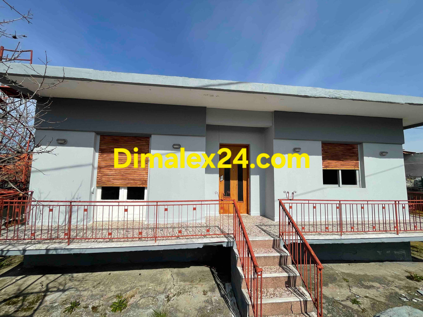 Къща в Пагурия Северна Гърция външен изглед фасада.