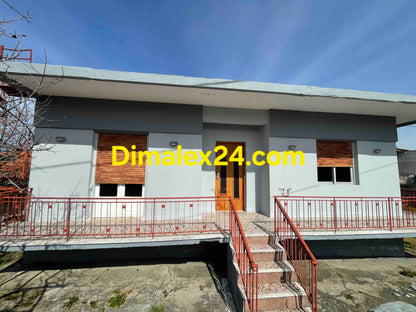 Къща в Пагурия Северна Гърция външен изглед фасада.