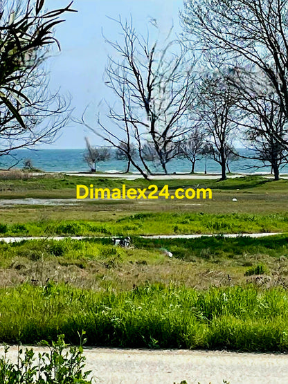 Панорамна гледка към плажа и морето от имот в Меси,Гърция.