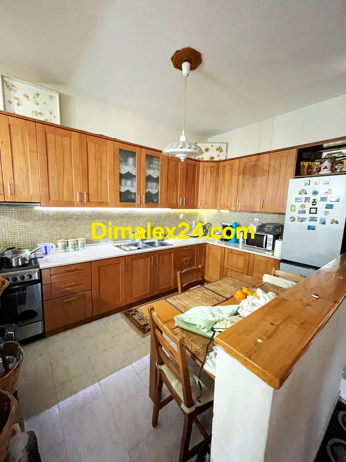 Кухня на къща работеща като семеен хотел през летния сезон, Марония, Родопи.