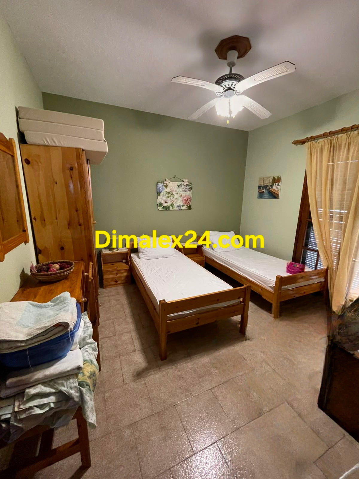 Двоина спалня на семеен хотел в Марония, област Родопи.