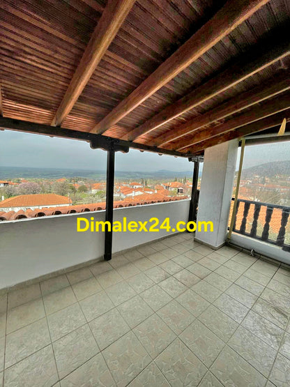 Панорамна тераса на къща в Северна  Гърция, Марони.