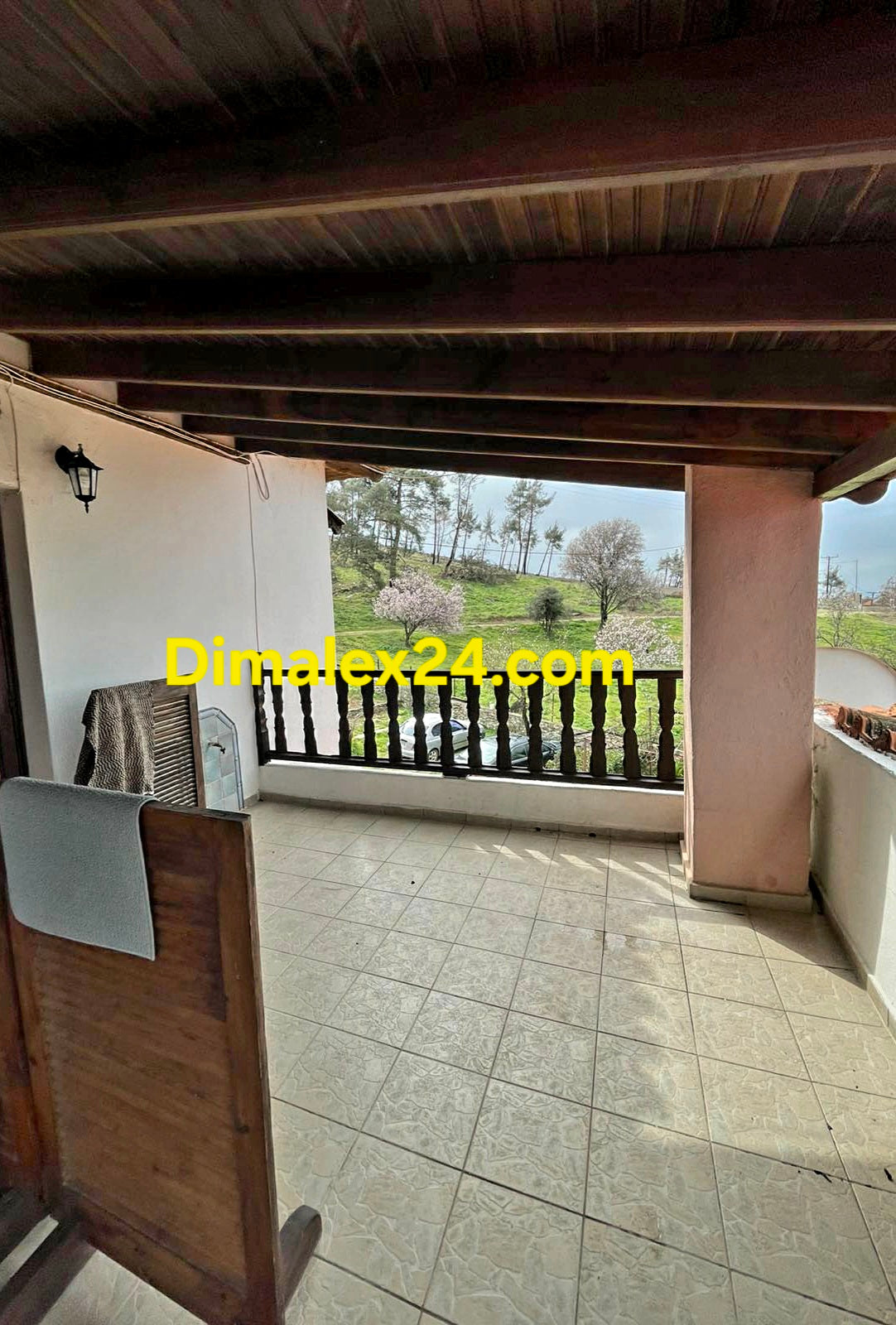 Покривна терана на имот в Марония.